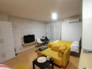 D apartman, Cozy Studio, Near Lake, AC, Wi-Fi