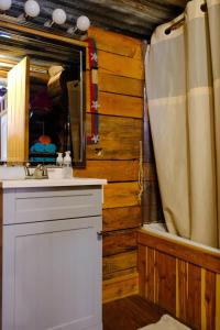 Brownwood Cabin Yellow Rose Canyon