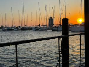 Hausboot Kaddi`s SunDREAM - Huus & Meer