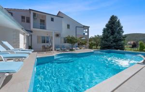 Gorgeous Home In Neoric With Sauna