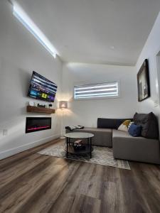 New Detached Guesthouse - Free Parking -10 mins to YVR & Downtown