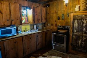 Tiki Cabin Yellow Rose Canyon