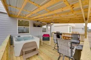 6 Mi to AFB Pool and Hot Tub Haven with Game Room - Lytle