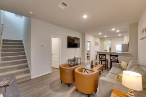 6 Mi to Lackland AFB: Hot Tub, Pool & Game Room!