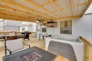 6 Mi to Lackland AFB Hot Tub, Pool and Game Room! - Castroville