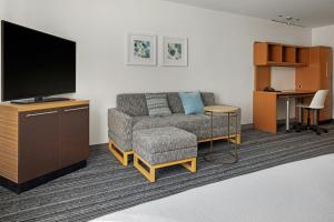 Queen Studio with Sofa Bed room in TownePlace Suites by Marriott Ontario Airport