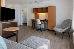 One-Bedroom Queen Suite with Sofa Bed room in TownePlace Suites by Marriott Ontario Airport
