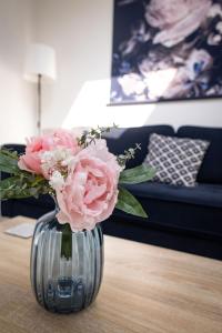 Bright one bedroom apartment with garden