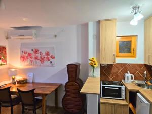 Airport Studio - Lucia