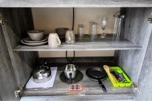 S02 MASTER SUITE Premium Suite Frente al TEC CEM Cocineta WiFi Balcón Parking Terraza