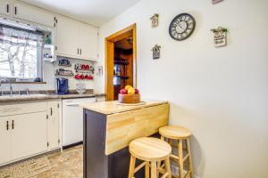 1 Mi to Lambeau Field Residential Home with Yard