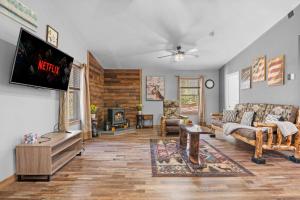 Cabin Oasis - Nestled in the Woods Seclusion - 3hvězdičkové hotely ve městě Blakeslee