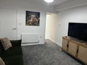 Fully Refurbished 3 Bed Terraced House with Ensuite Central Rugby
