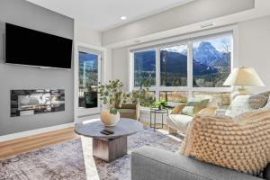 2 bedrooms-3 beds 2 baths - Rocky Mountain View Retreat - Heated Pool and Hot Tub