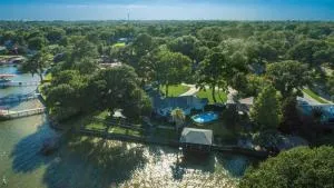 Payne Springs Paradise with Pool and Hot Tub! - Trinidad