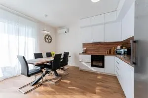 Flex SelfCheckIns 143 - Novaki -Terrace - 4 Bedrooms - Parking - Podsused