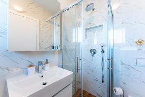 Flex SelfCheckIns 143 - Novaki -Terrace - 4 Bedrooms - Parking