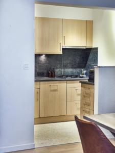 Hugo by the harbor, light-filled and centrally located apartment - free parking