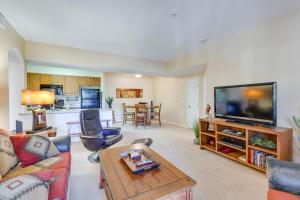 Pool Access, Private Patio and Grill Mesa Condo!