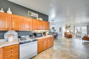 Shipshewana Guest House with Fire Pit!