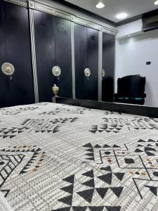 A private room exclusively for men, offering comfort and convenience for a relaxing stay