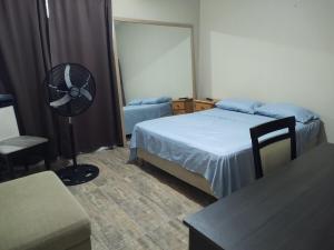 Casa particular con estacionamiento compartido