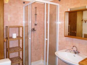 Chalets Chalet in La Lechere near Ski Lift : photos des chambres