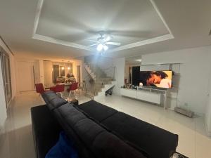 casa arejada em condomínio na praia de atlântida