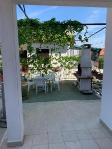 Apartments with parking space Rogoznica - 23796