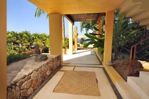 Twenty Steps from Litibu Beach at this Hideaway