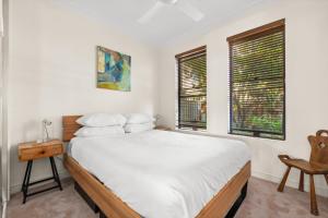 Elegant Stay in Balmain with Pool Access