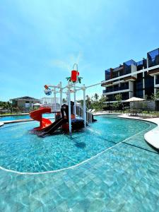 Sofisticação e Luxo à Beira-mar com Piscina Privativa no Cais Eco by HM