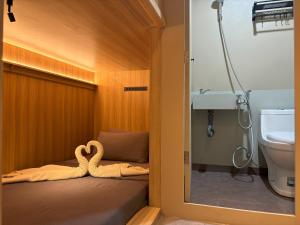 Dosare Capsule Hotel