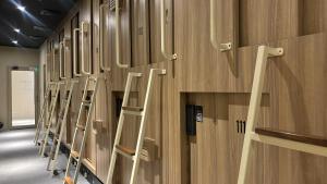 Dosare Capsule Hotel