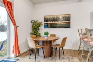 Spacious 2 bedroom2.5 bathroom Townhome