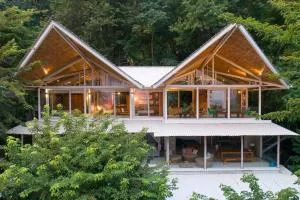 Nido Del Mar - Art-filled Beach House - Coto Brus