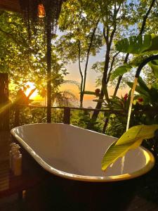 Casa RicaSunset ocean view pool fiber optic