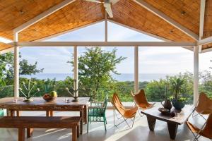 Nido Del Mar - Art-filled Beach House