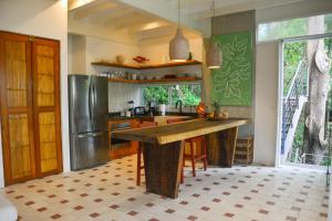 Tree NestNido 2- Ocean view- 5 min walk to beac