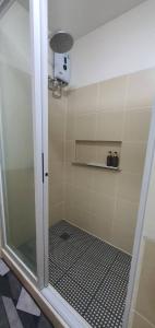 Modern and Cozy 2-Bedroom Condo in Prime Location