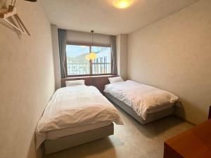 MAGURO BLDG by WhyKumano