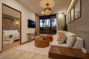 MarinaWellmina-Sunset Pool Vibes