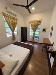 Ummi Beach Homestay - Kampong Sura Masjid