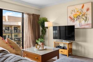 City Views & Resort-Style Living Pool Tennis & Parking