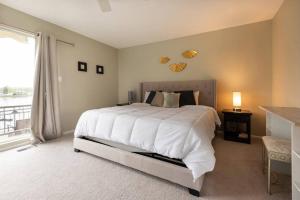 Serene Duplex Lakefront Retreat: sleeps up to 20