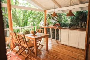 Surf Casitas - High Tide Bungalow