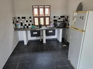 Quartos de contêineres marítimos para até 16 pessoas - Contenda