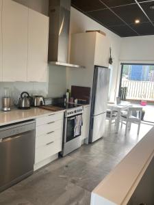 Close to City, Ferry with great views and free park