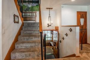 Canyon Slopeside Retreat