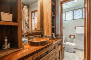 Canyon Slopeside Retreat